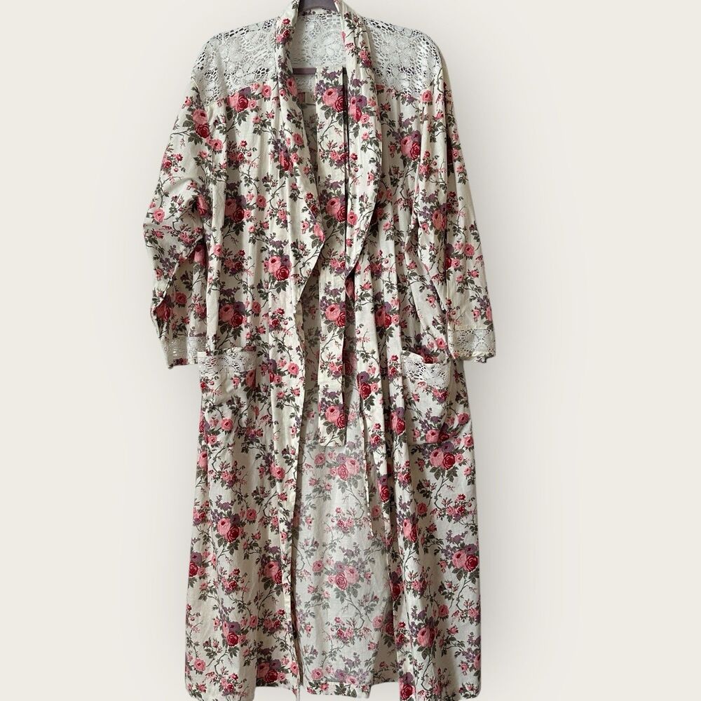 VTG Victorias Secret Size Medium/large gold label Robe Ivory floral pockets Belt